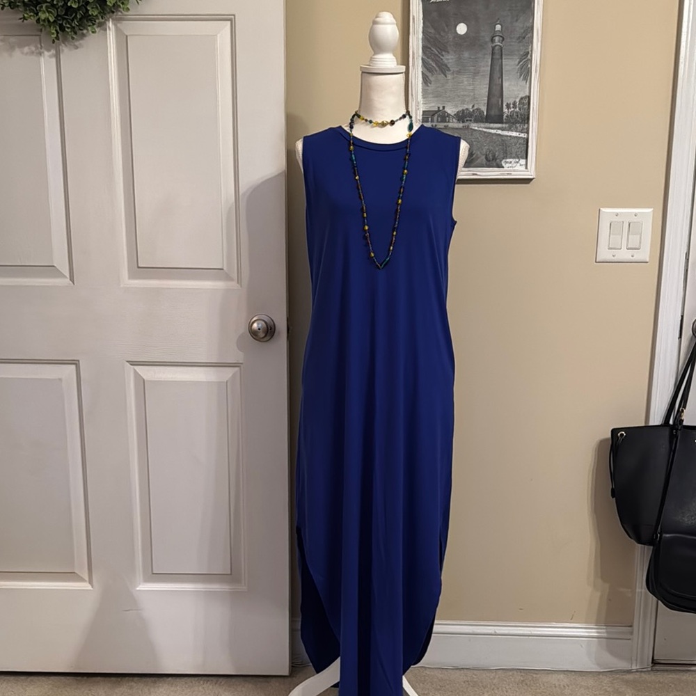 Casual Blue Maxi Dress with Sleeveless Design and Crew Neck